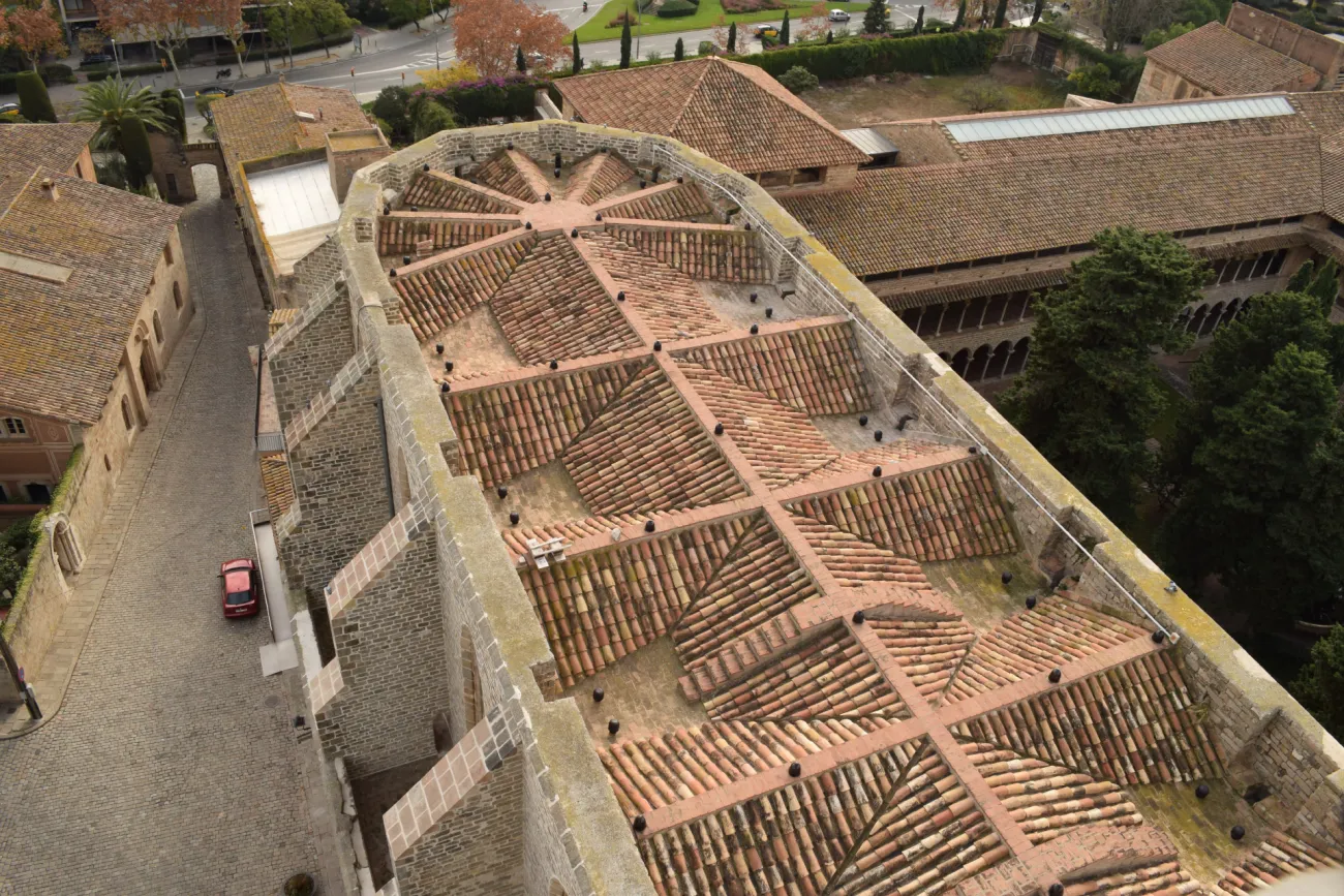 Una església amb coberta medieval