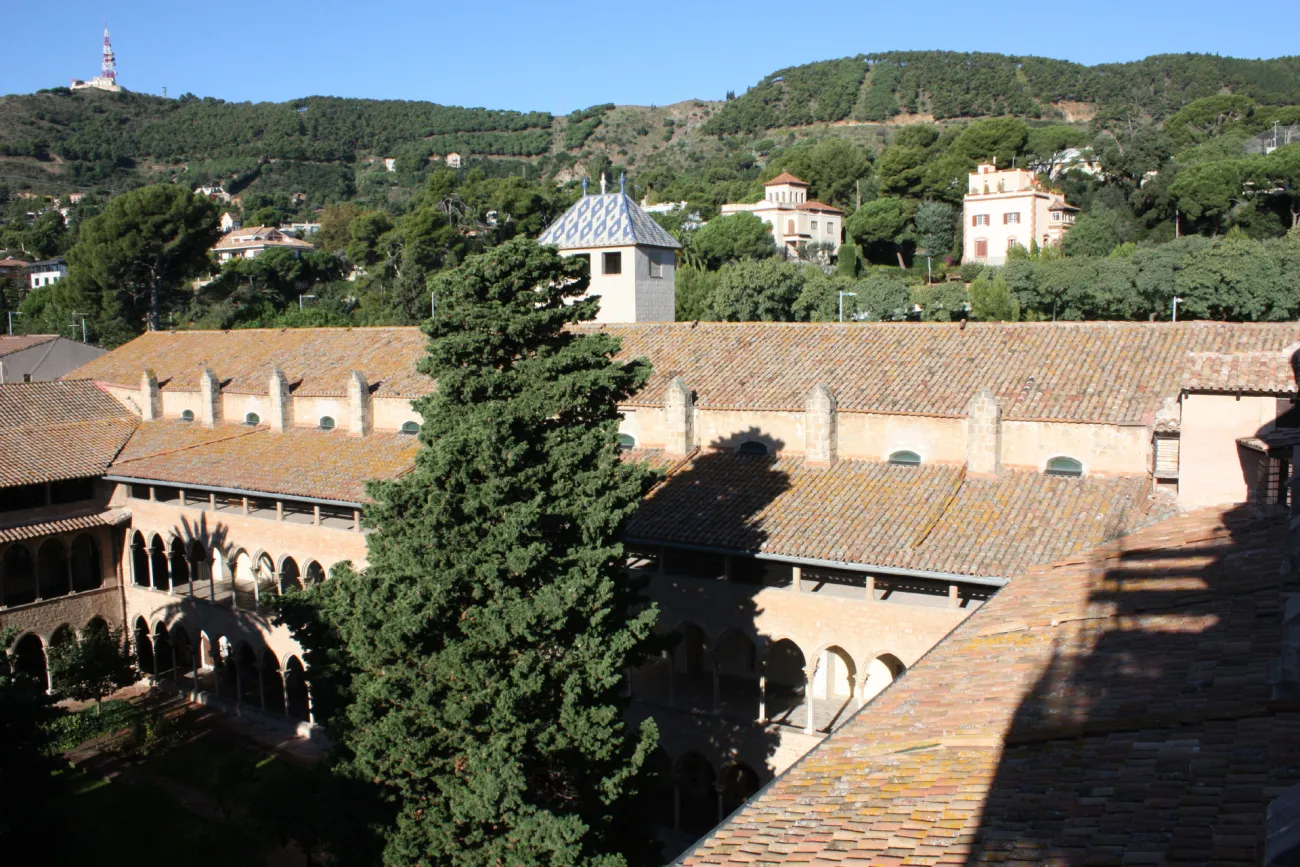 Vista del cos del dormitori des de la coberta de l’església