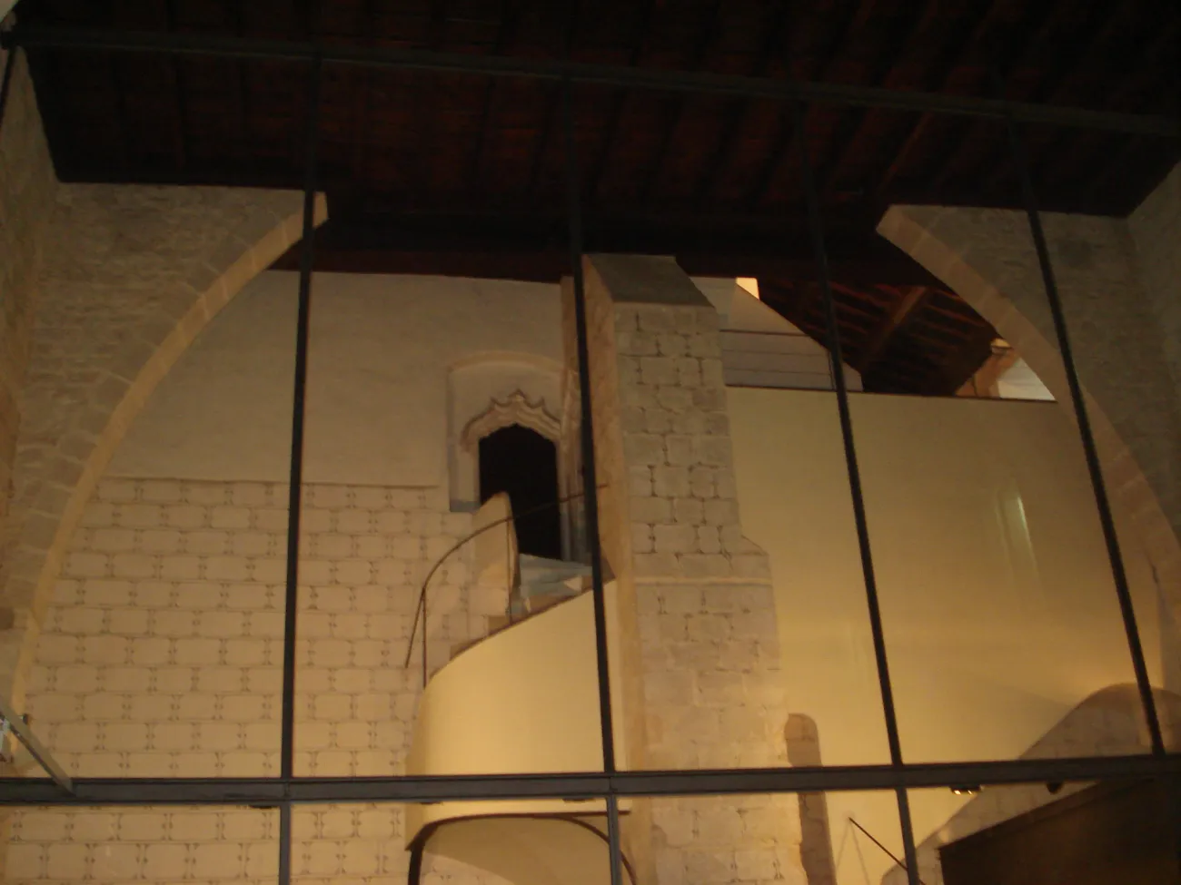 El acceso y la estructura de la celda