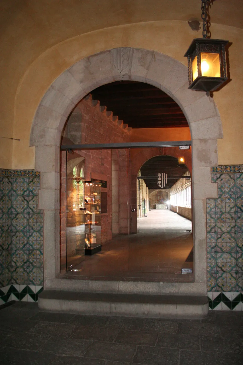 La entrada primitiva al monasterio