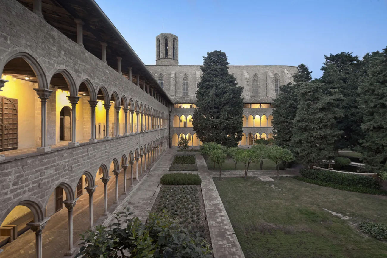 Claustre