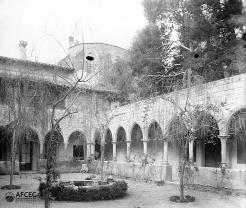 El claustro del Conventet tras la reforma de 1919