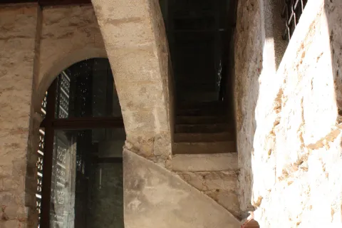 Las escaleras de acceso al huerto