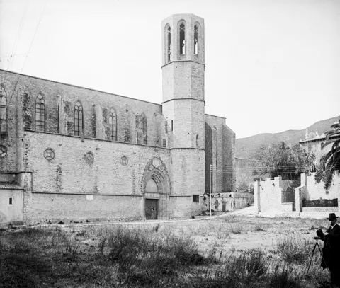 La plaça del Monestir abans de la urbanització contemporània